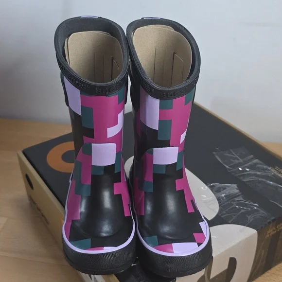 BOGS Multicolor Geometric Pattern Boots Kids Size 7 - Picture 2 of 7